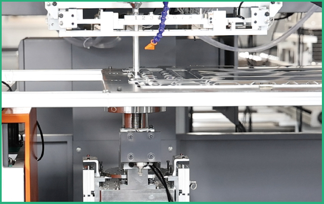 8 Bowl Full Servo Befestigungsmittelinsertion Center