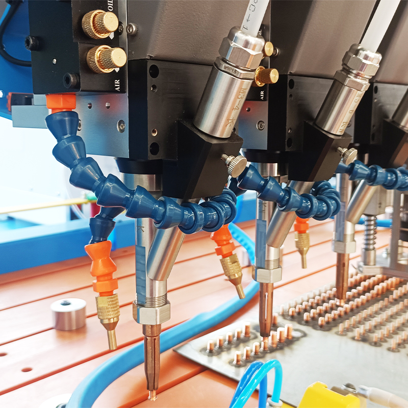 3 Achse 3 Schweißköpfe Automatische CNC -Bolzenschweißmaschine