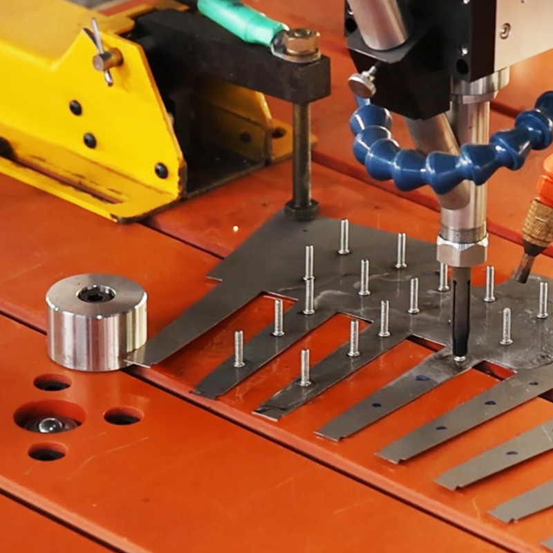 3 Achse 3 Schweißköpfe Automatische CNC -Bolzenschweißmaschine